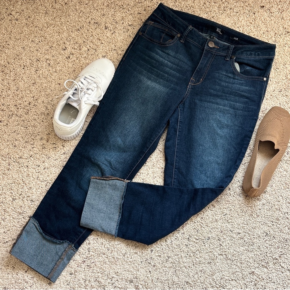 Stylish 1822 denim Taylor mid rise dark wash raw hem cuffed jeans women’s 8